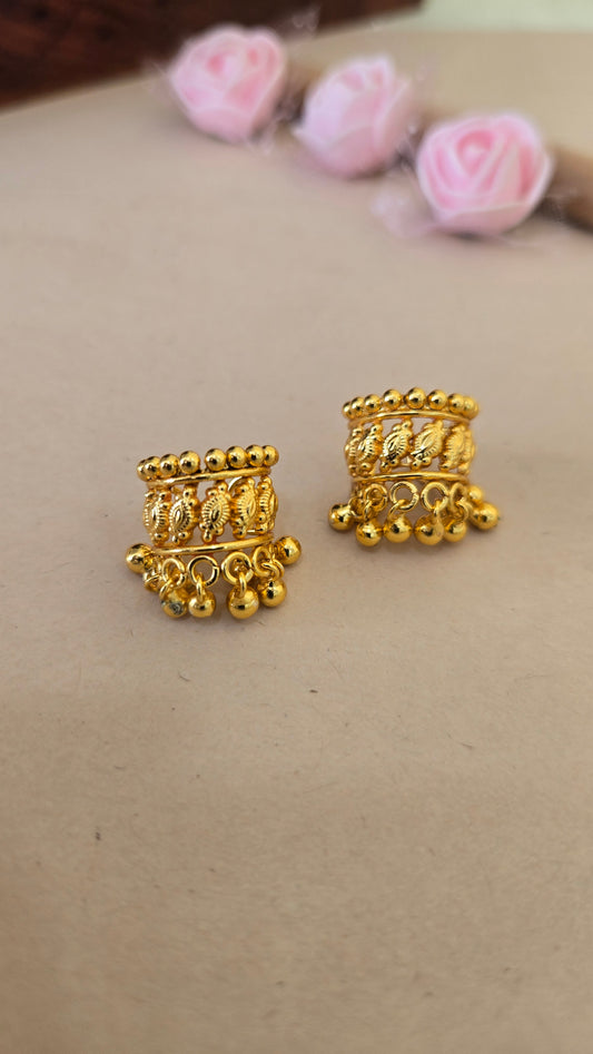 Gold balls ear cuff Bugadi
