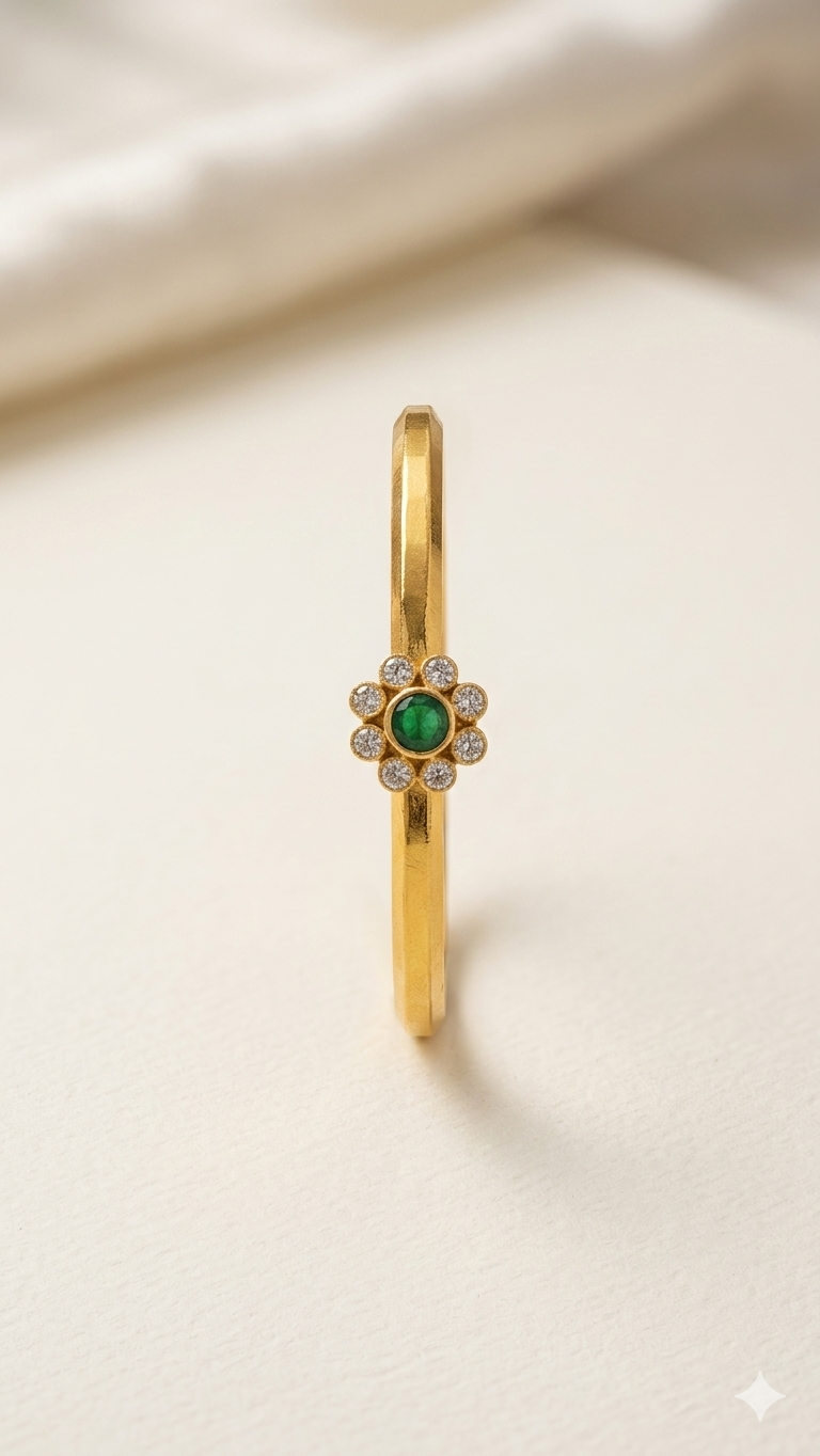 Nagas Bangle with green stone
