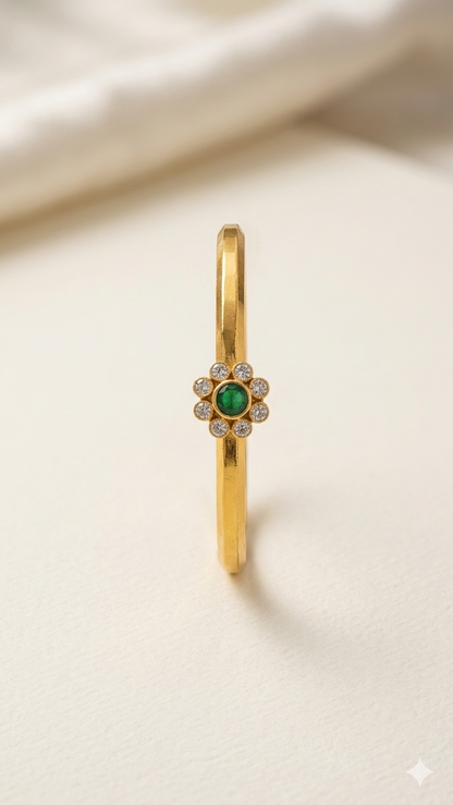 Nagas Bangle with green stone
