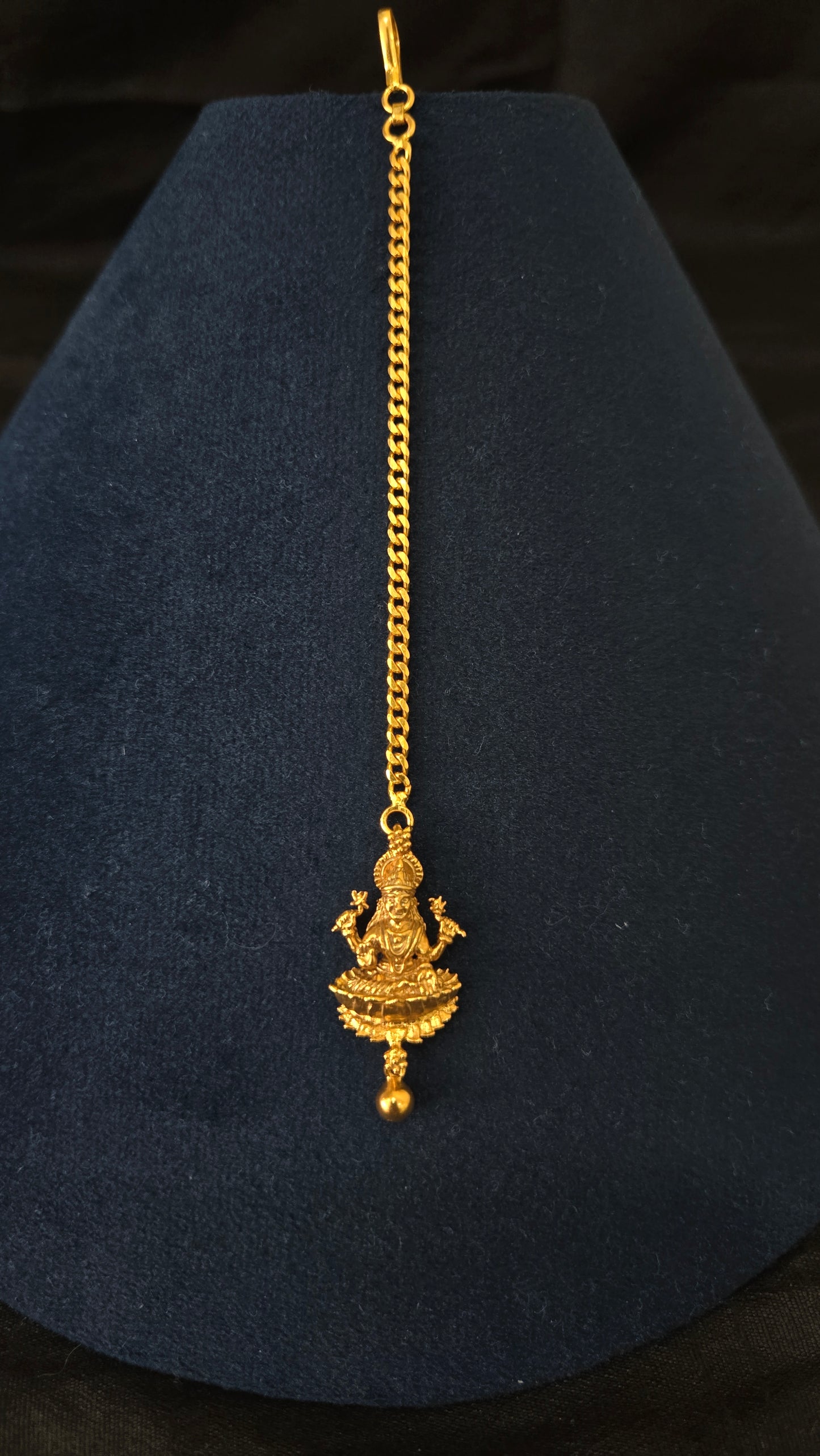 Simple lakshmi maang tikka