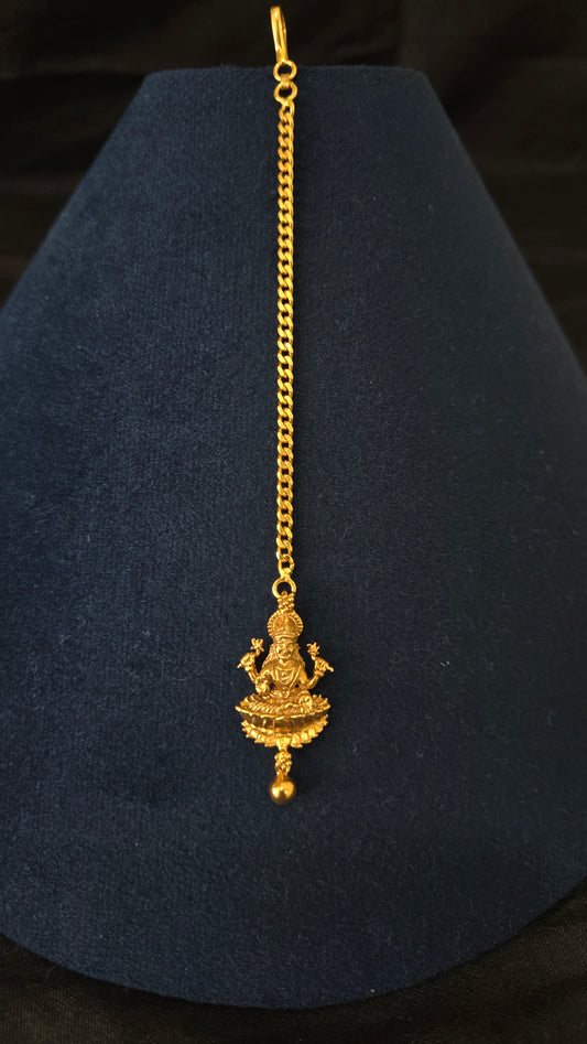 Simple lakshmi maang tikka