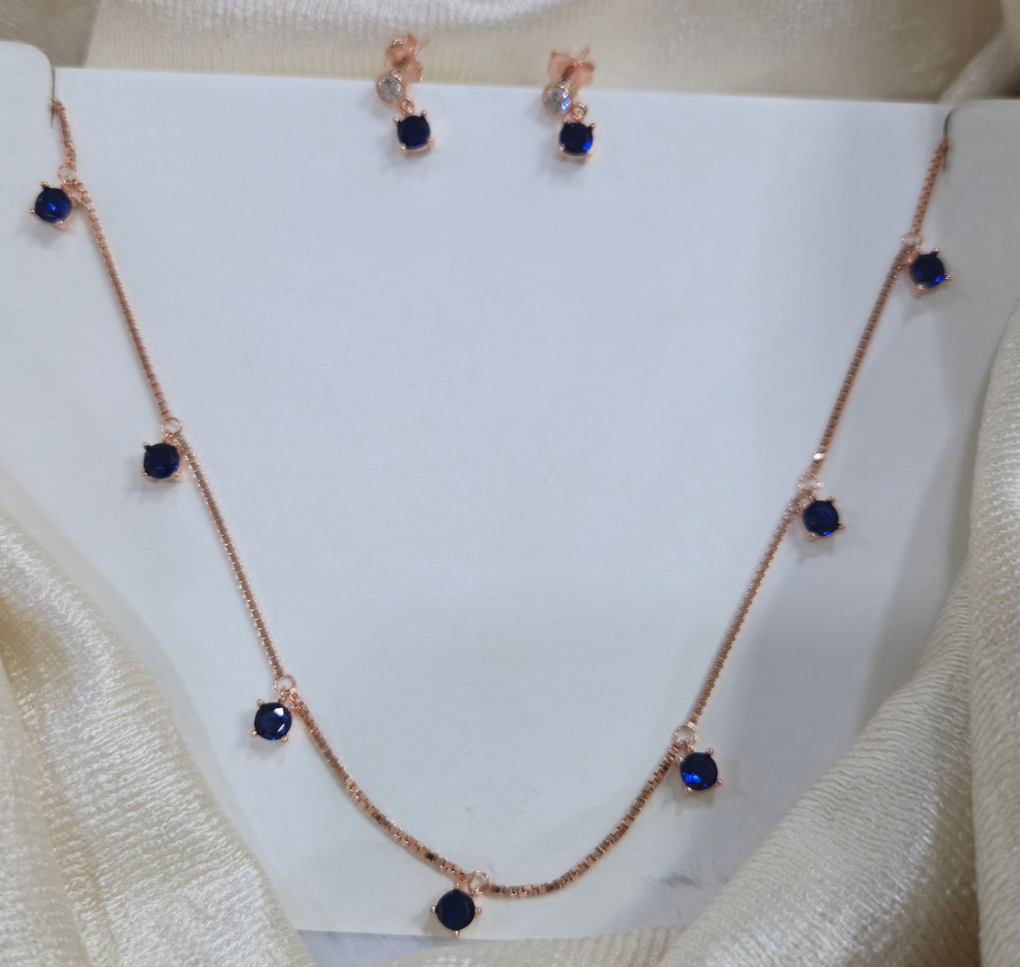 Blue stoned invisible chain