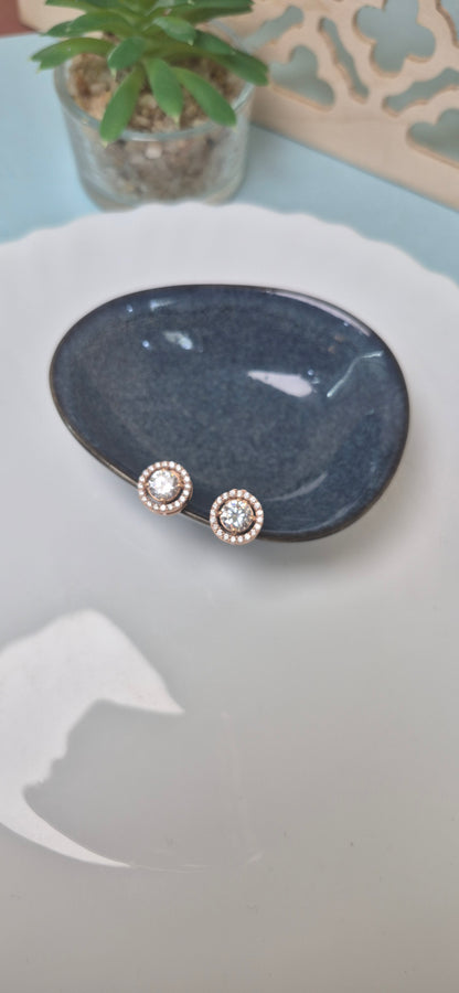 Round zircon studs