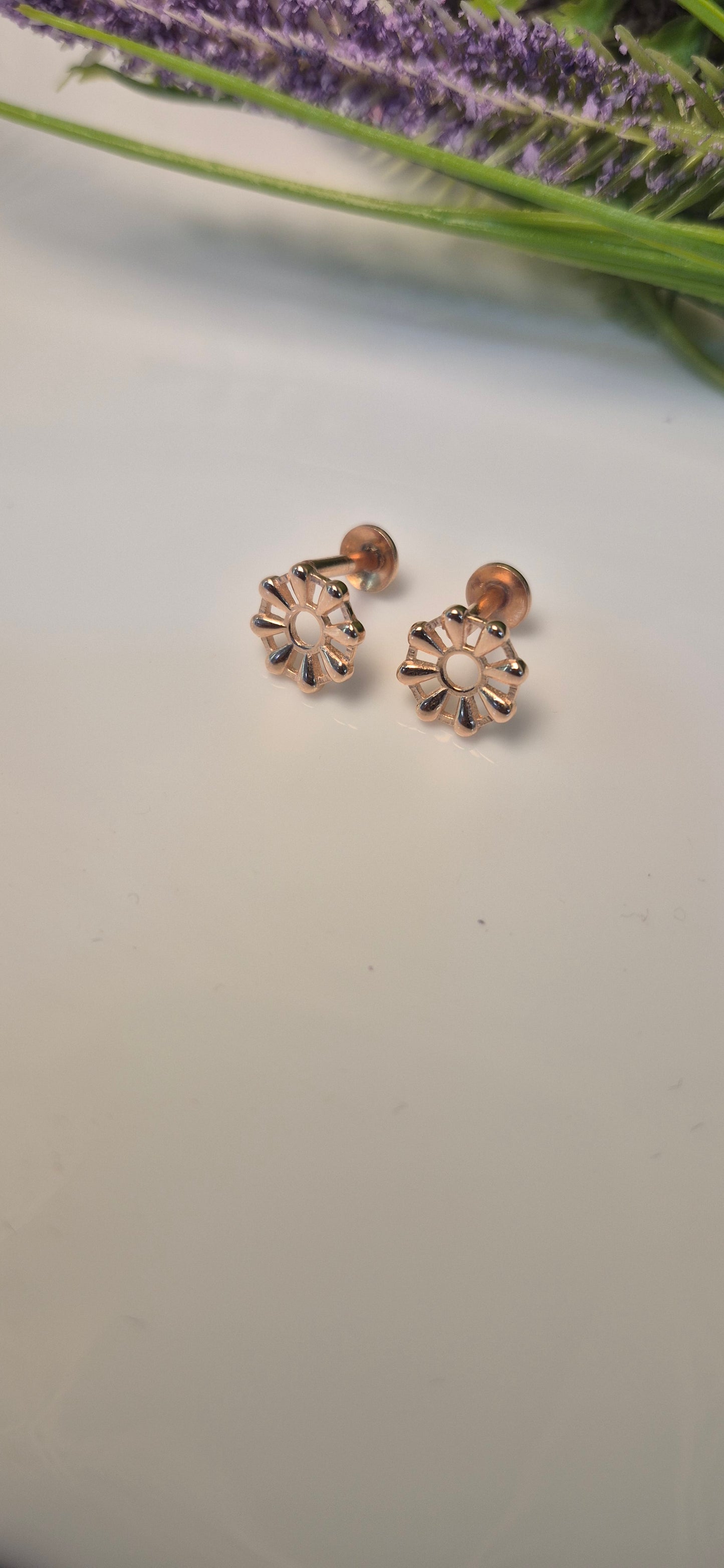 Octagonal stud