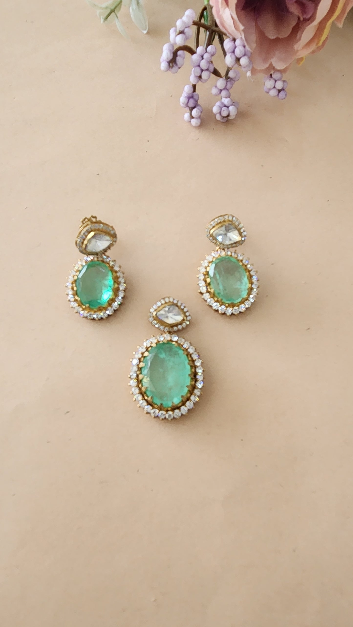 Hasli with Green stone Victorian pendant set