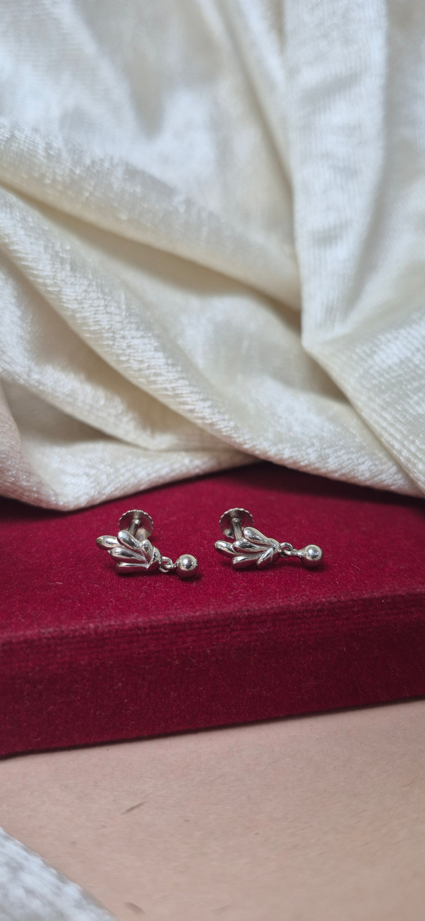 Fern drop stud