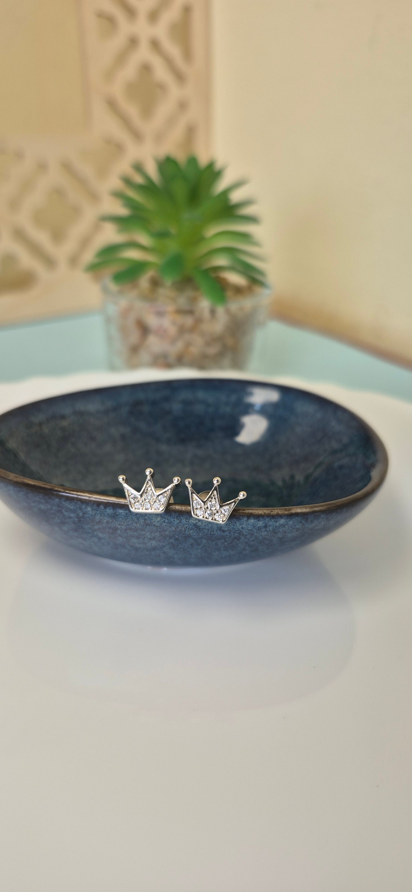 Crown stud with stones