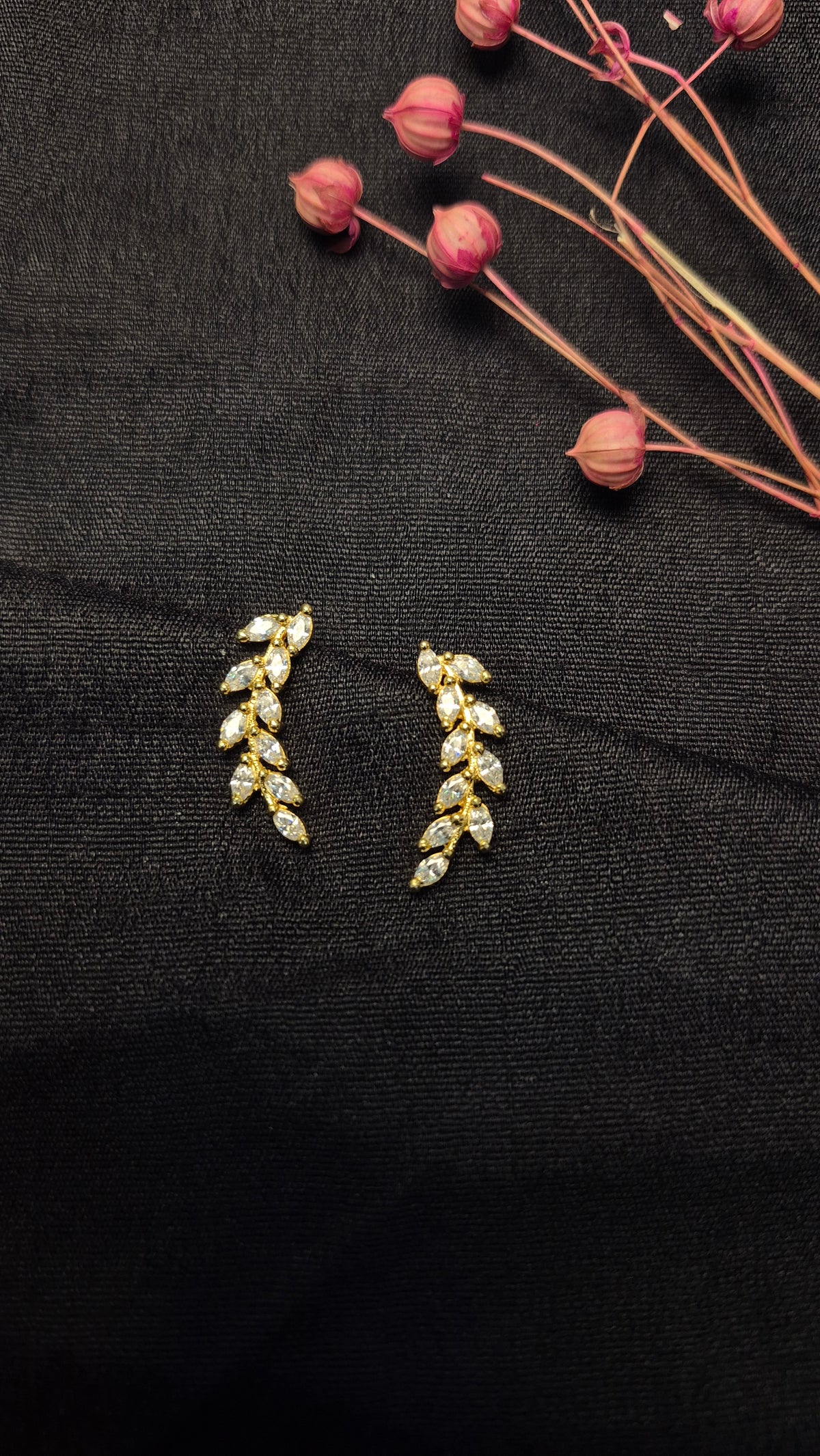 White leaves Ear Climber