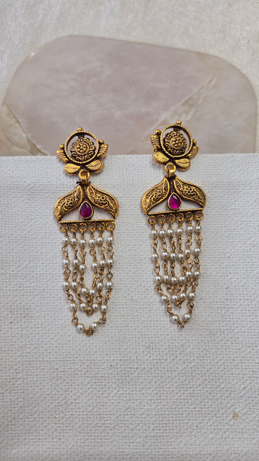 Pearl hanging Earrings