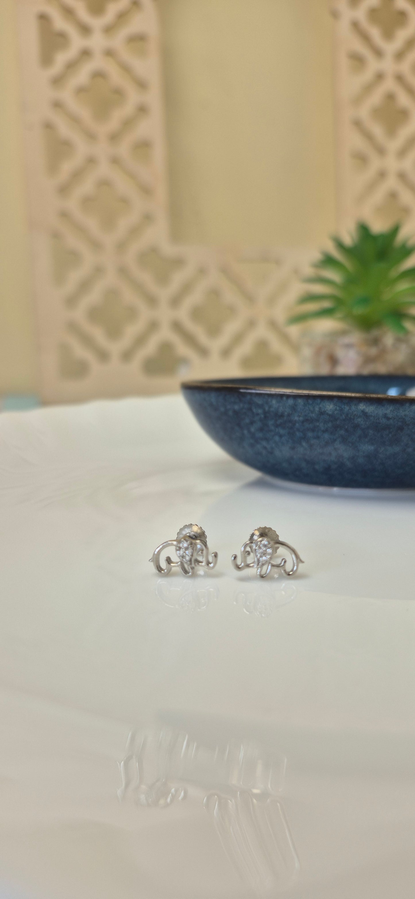 Cz elephant stud