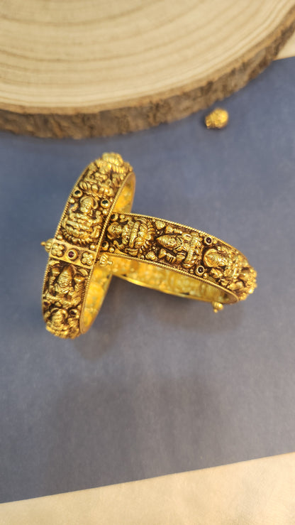 Laxmi nagas bangle