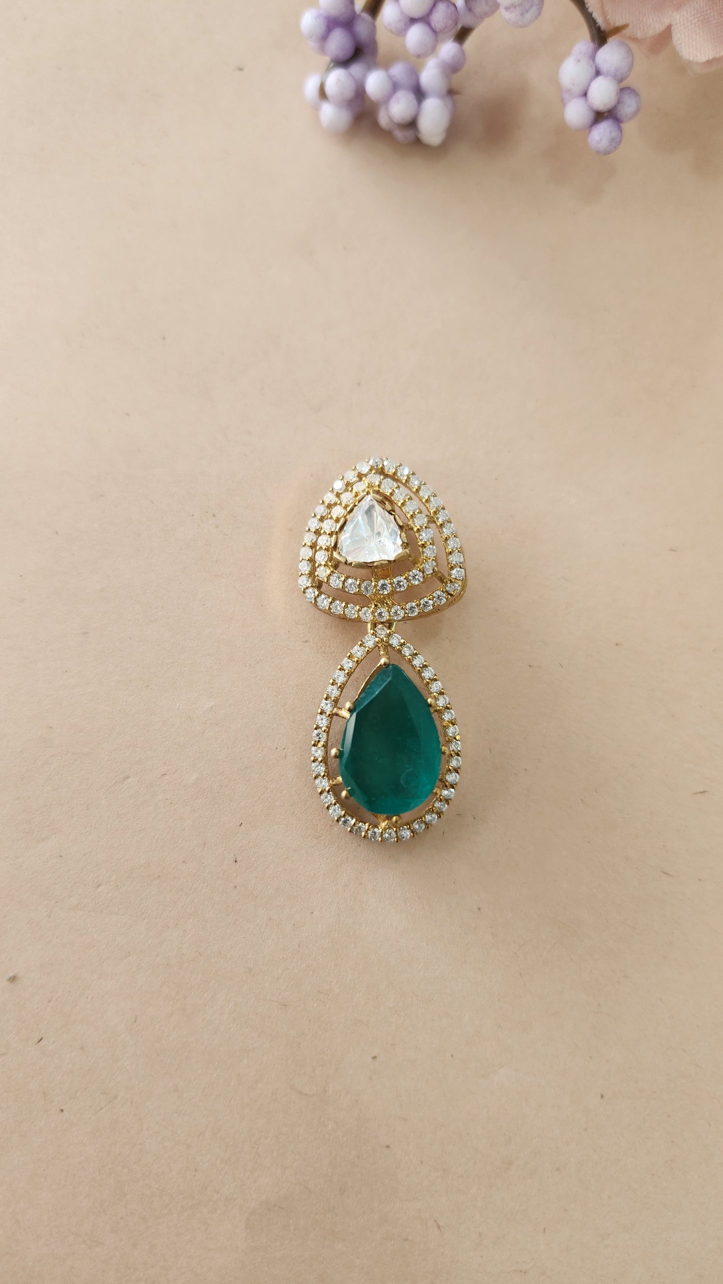 Hasli with Victorian pendant