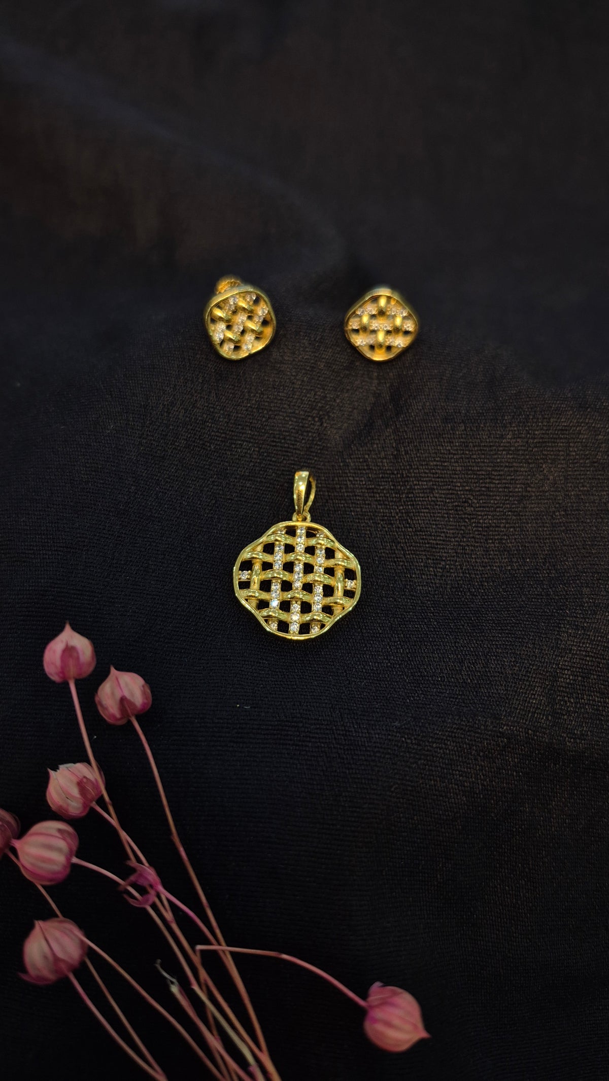 Pie pendant set with earring