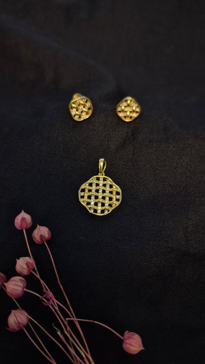 Pie pendant set with earring