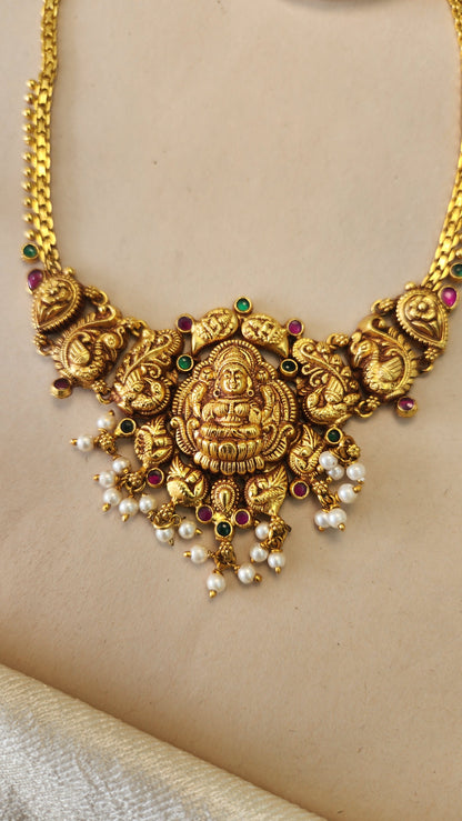 Short Lakshmi Necklace with pearls drops