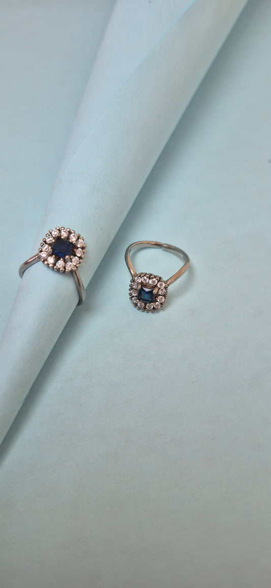 V style  toe ring blue
