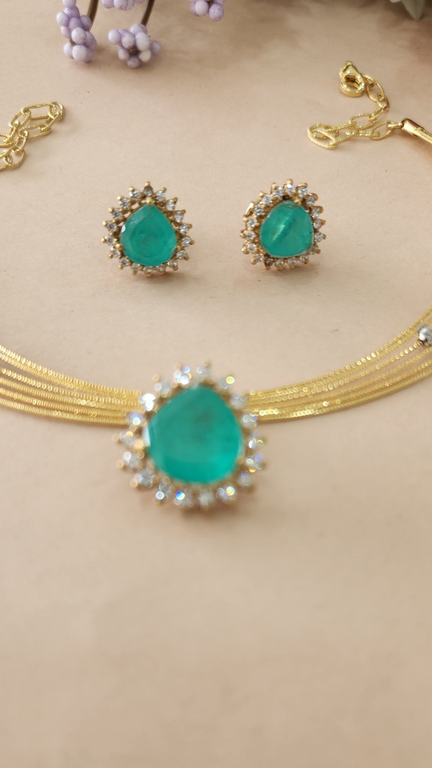 Hasli with Green stone Victorian pendant