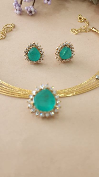 Hasli with Green stone Victorian pendant