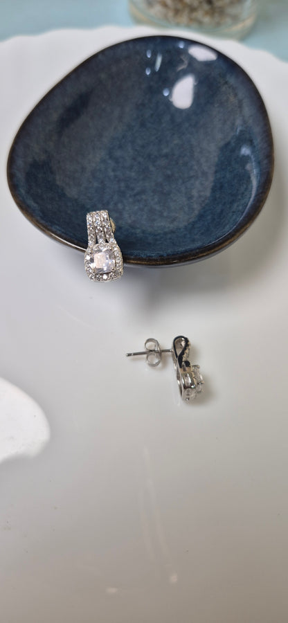 Zircon stud