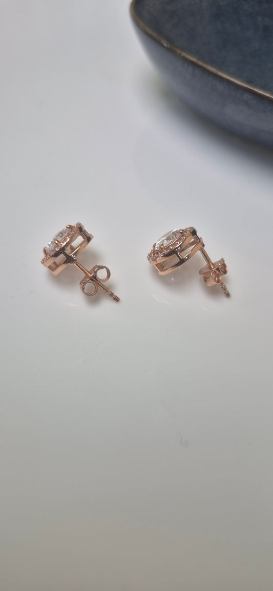 Round zircon studs
