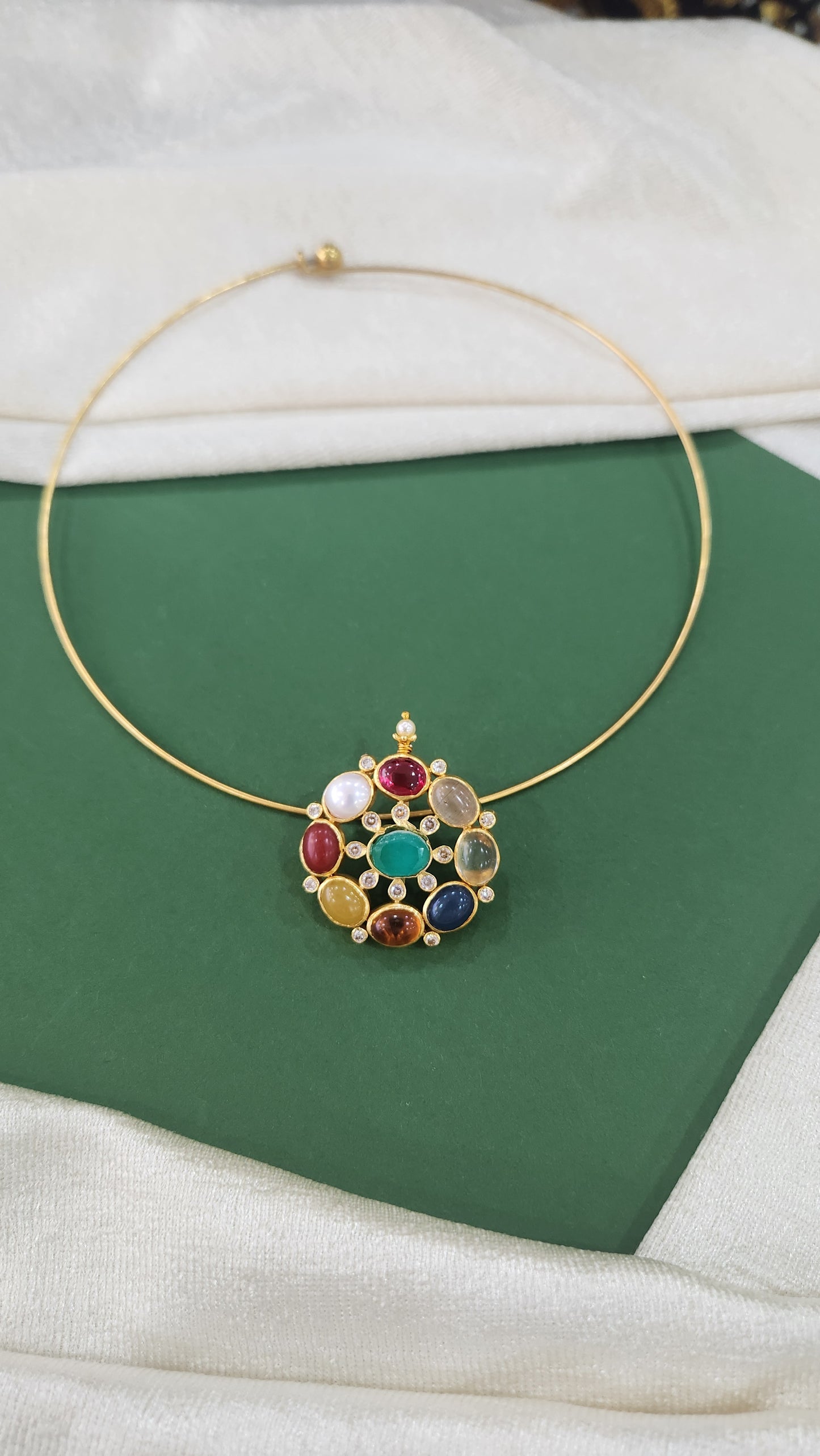 Hasli with Navaratna pendant