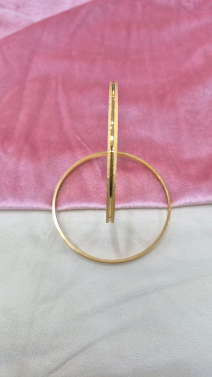 Plain single gold line bangles 2.4