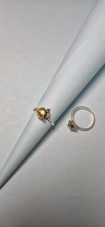 Semiprecious peridot toe ring