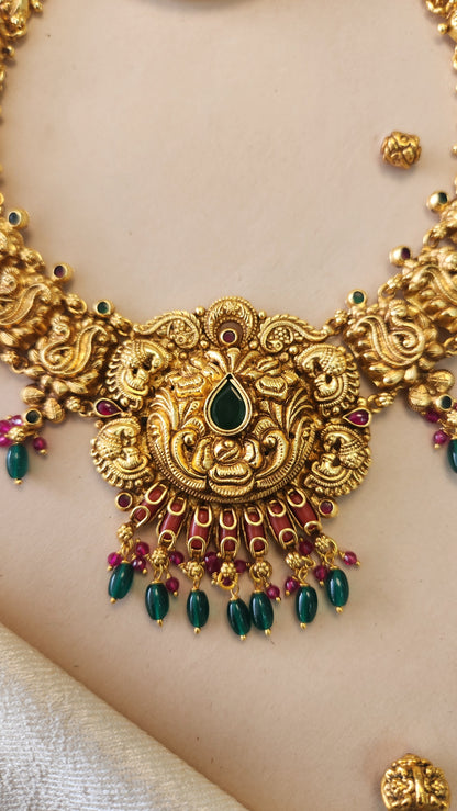 Nagas Necklace with coral and green beads details