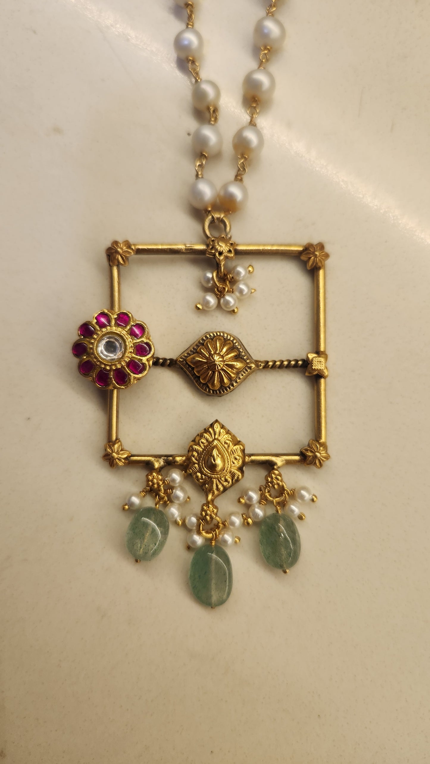 Contemporary pearls chain and Kundan pendant