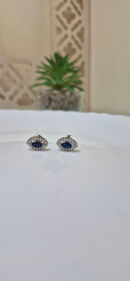 Blue eyes stud