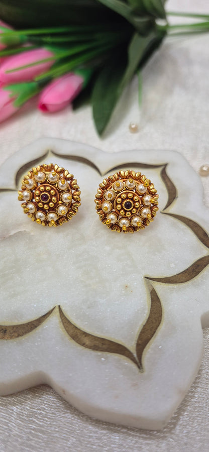 Pearl nakas stud