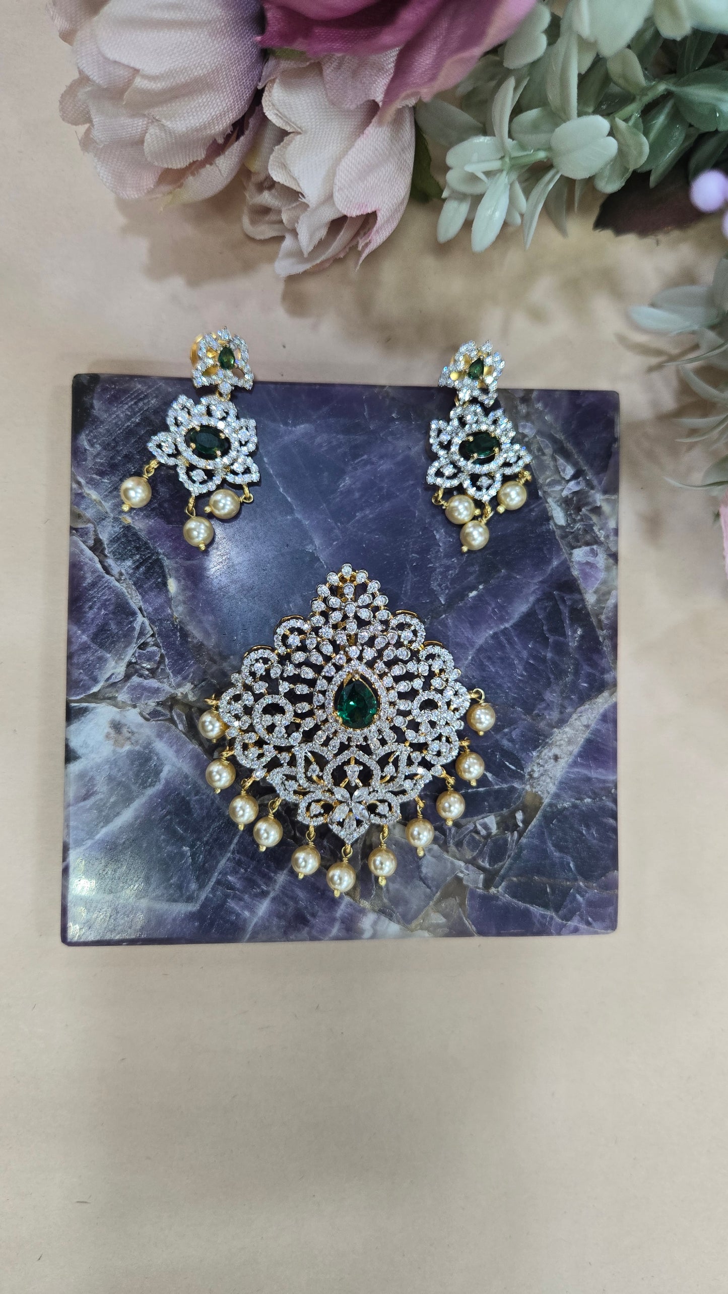 Pendant set