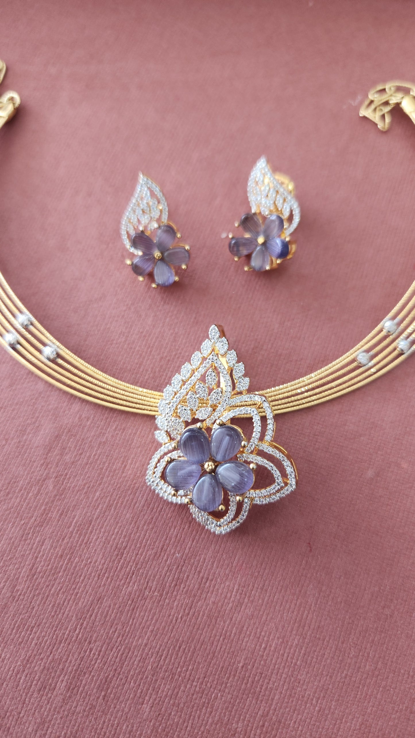 Hasli with lavender stone Victorian pendant set