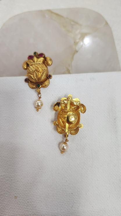 Nagas Kumbam studs