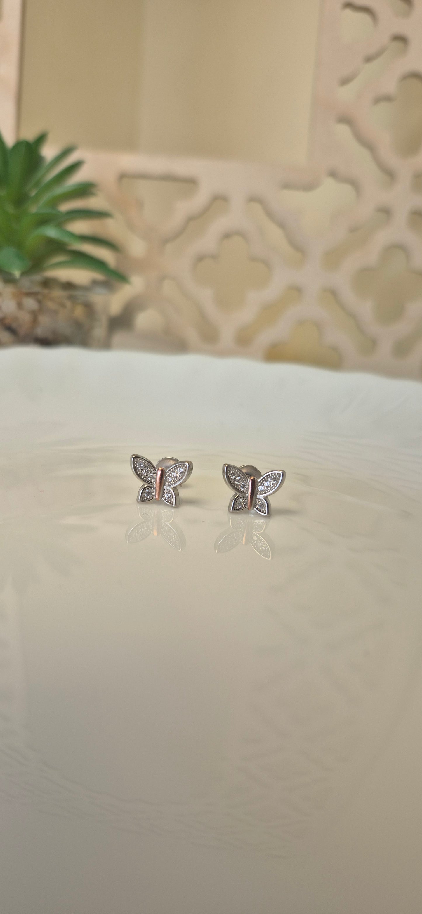 Small butterfly dual tone