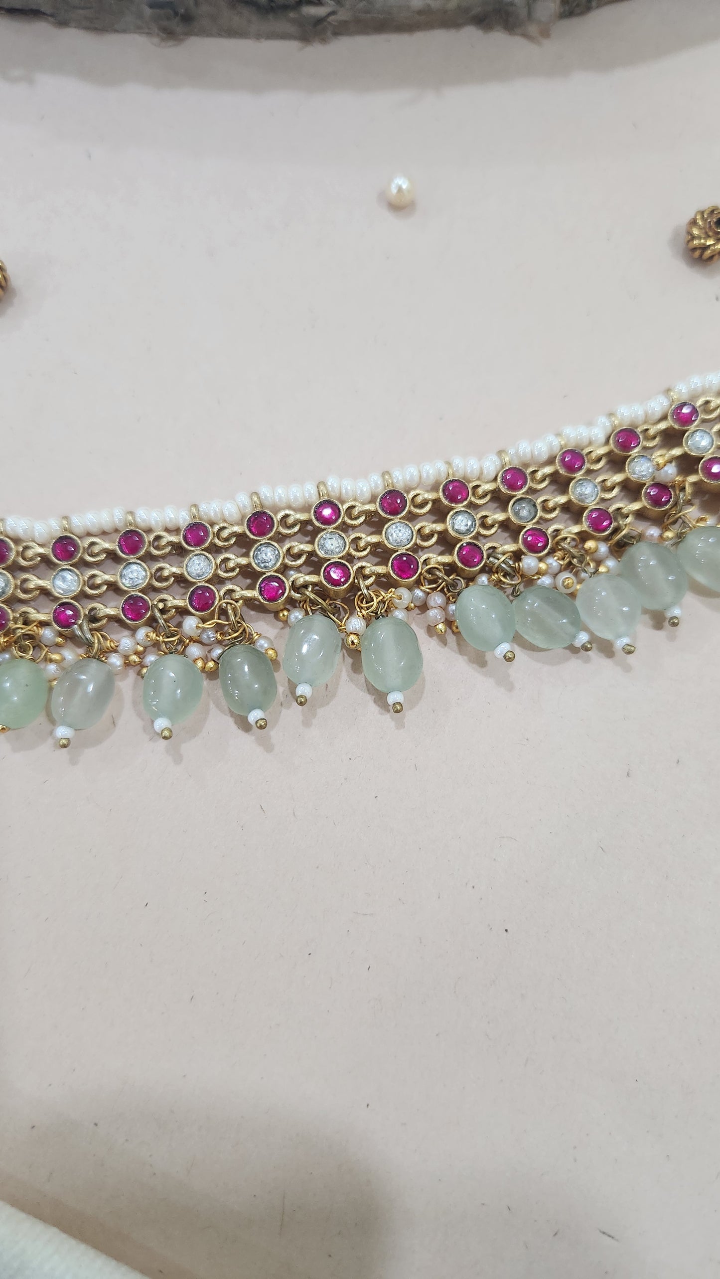 Kundan choker