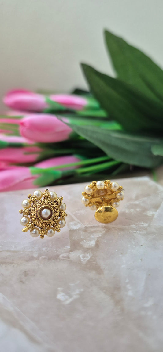 Pearl stud