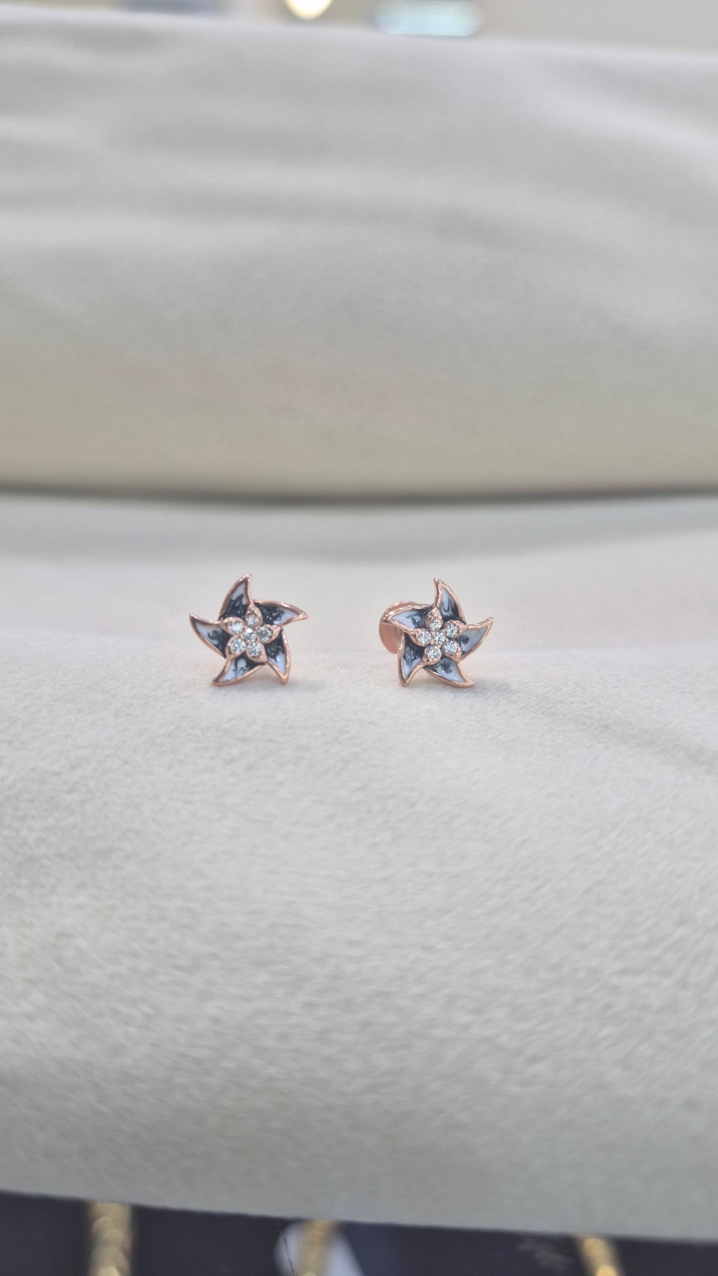 Star flower stud