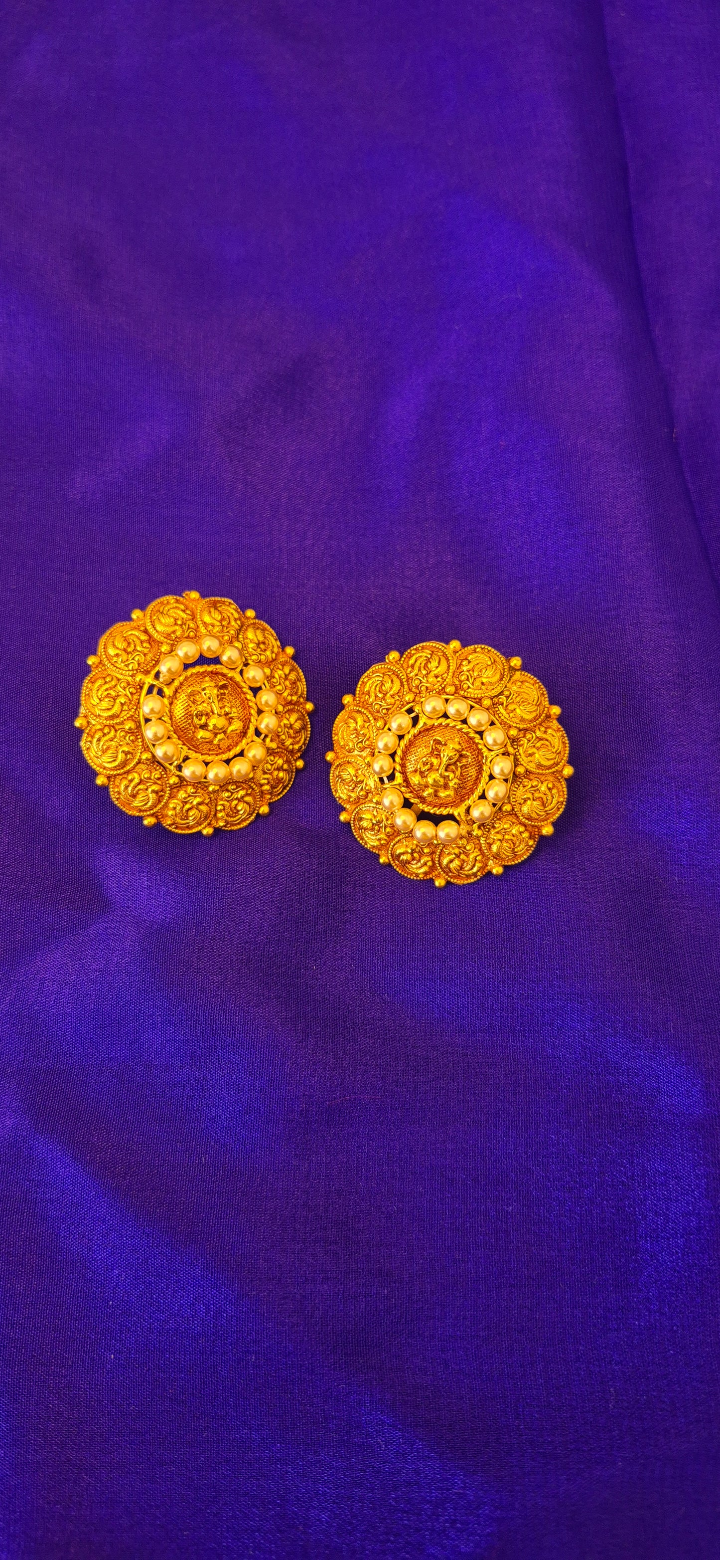Kasula stud with pearls