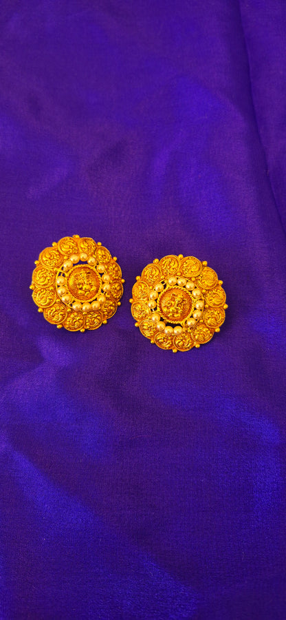 Kasula stud with pearls