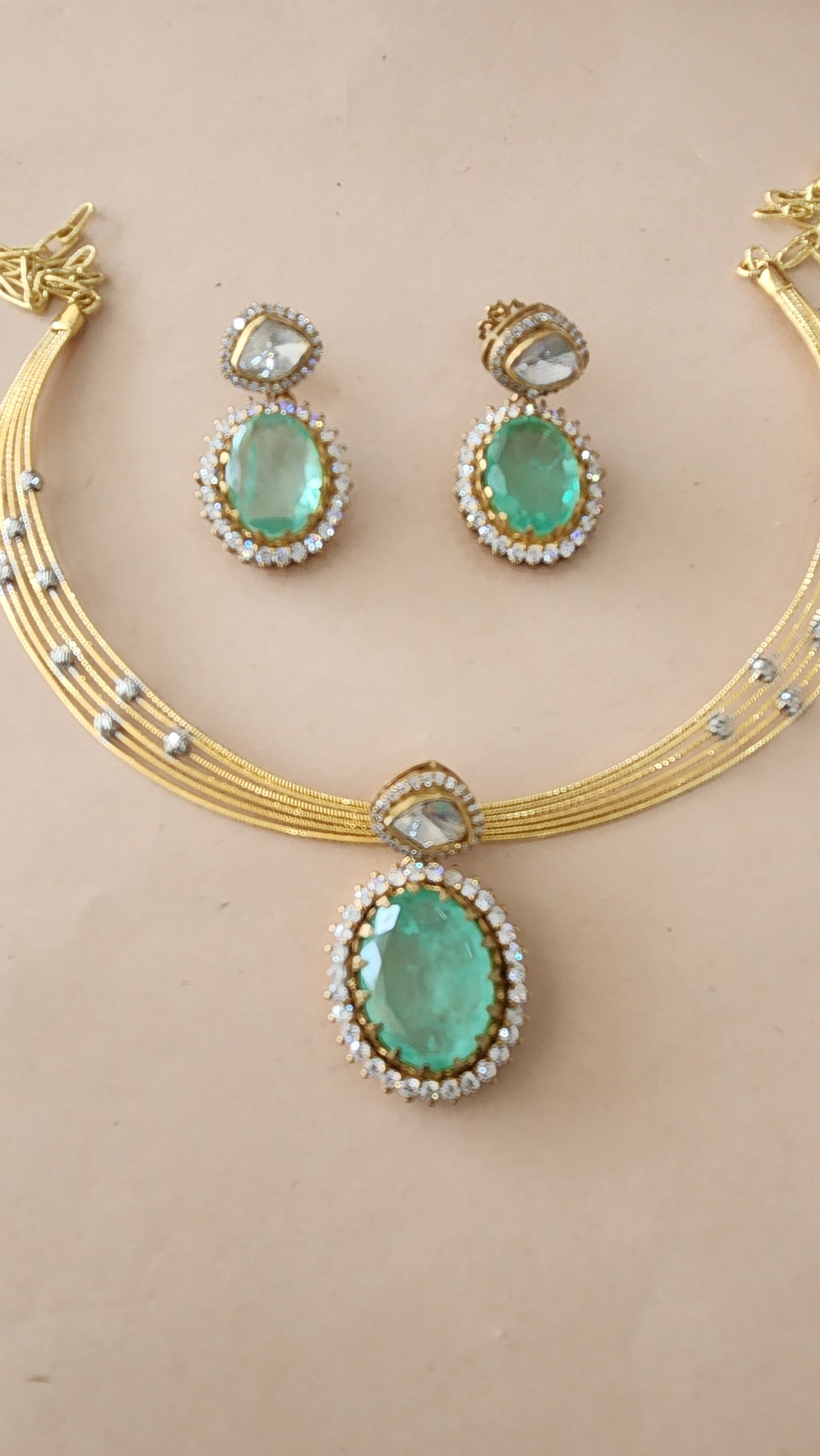 Hasli with Green stone Victorian pendant set
