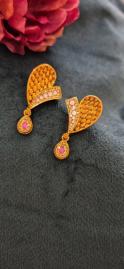 Exclusive sanch mangalsutra chain with studs