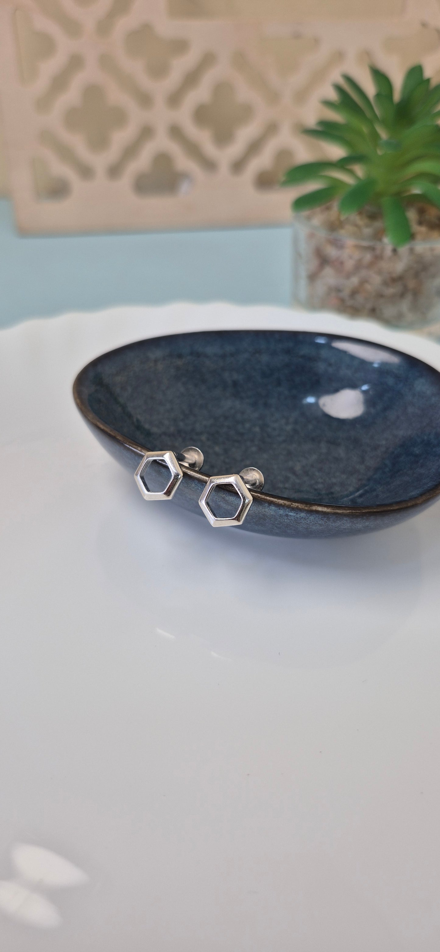 Hexagon stud