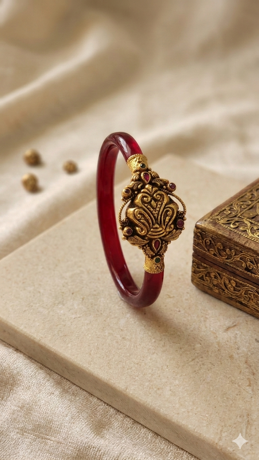 Bangle Red with Nagas Mogappu