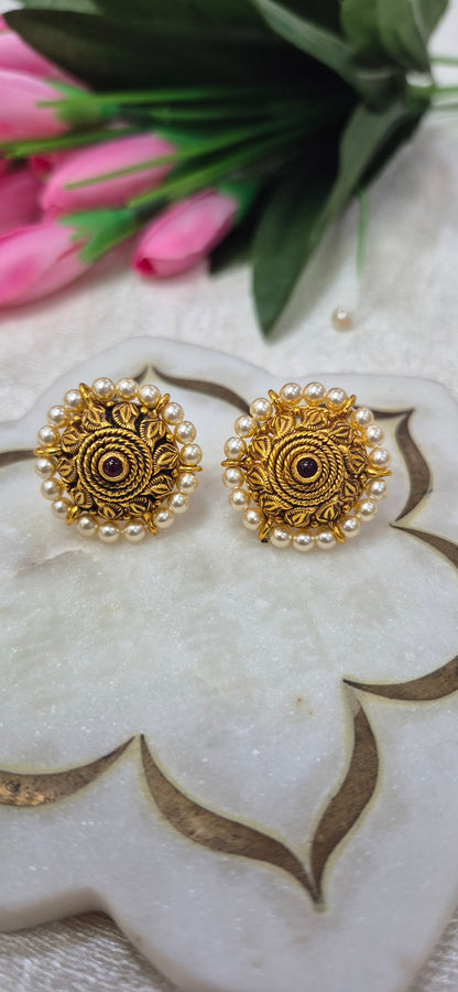 Pearl stud