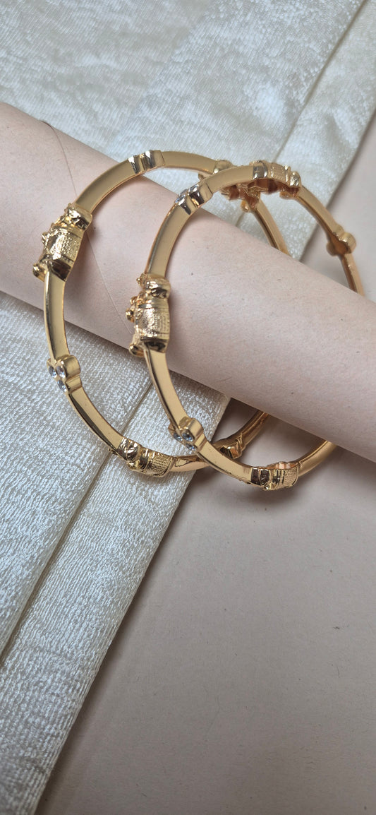 Close setting elephant bangles