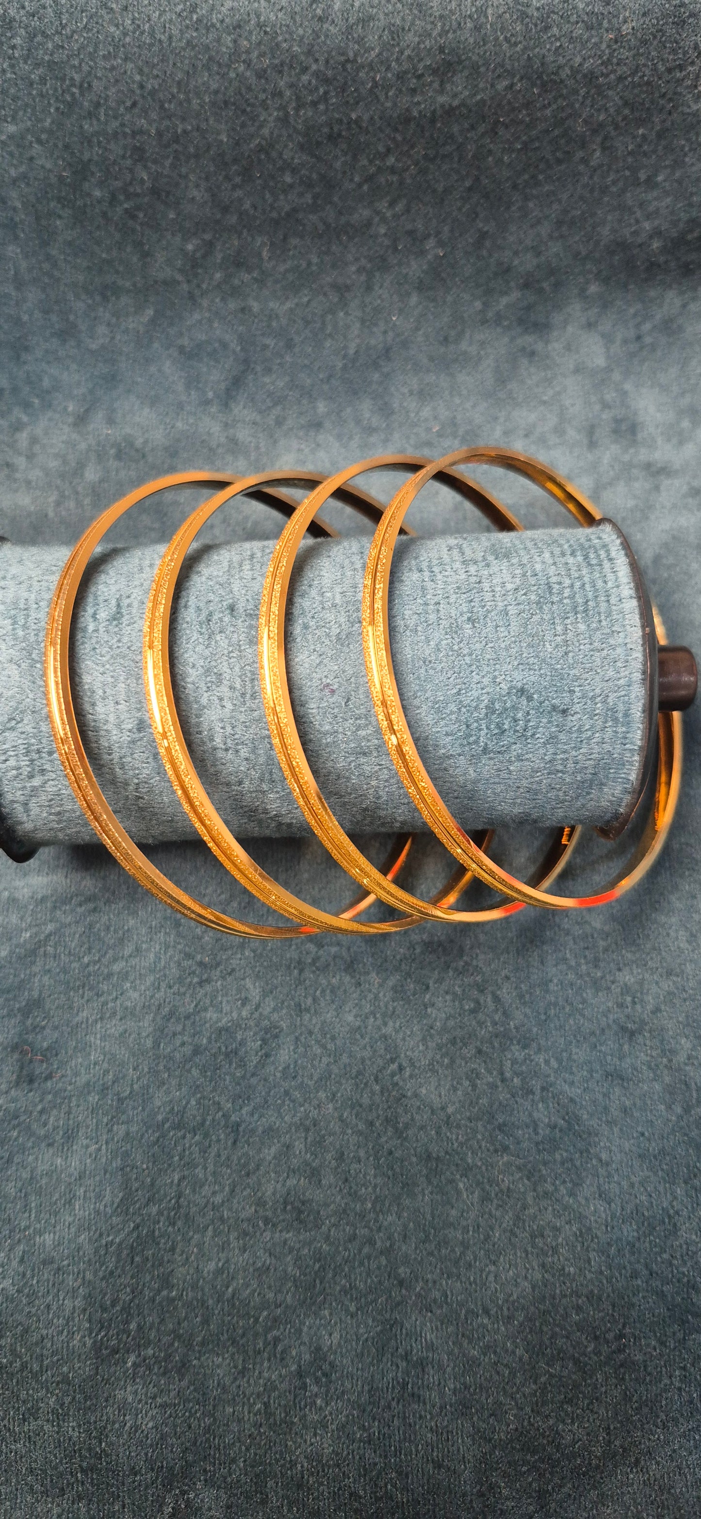 Plain single gold line bangle 2.8