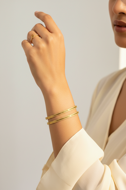 Plain single gold line bangles 2.4