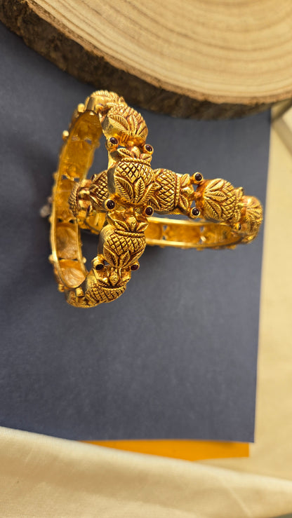 Kumbam motifs nagas bangle The kavyam collections