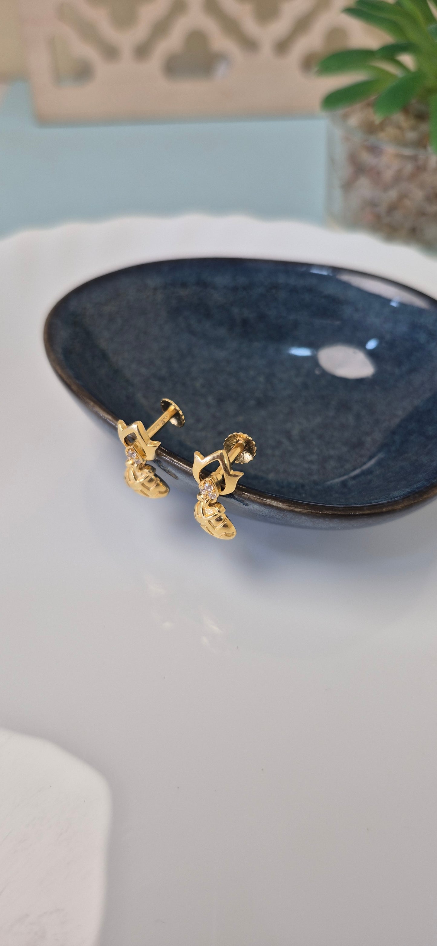 Flat drop earring